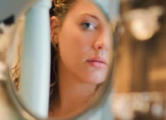 woman mirror Ana Sayfa