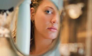 woman mirror Ana Sayfa